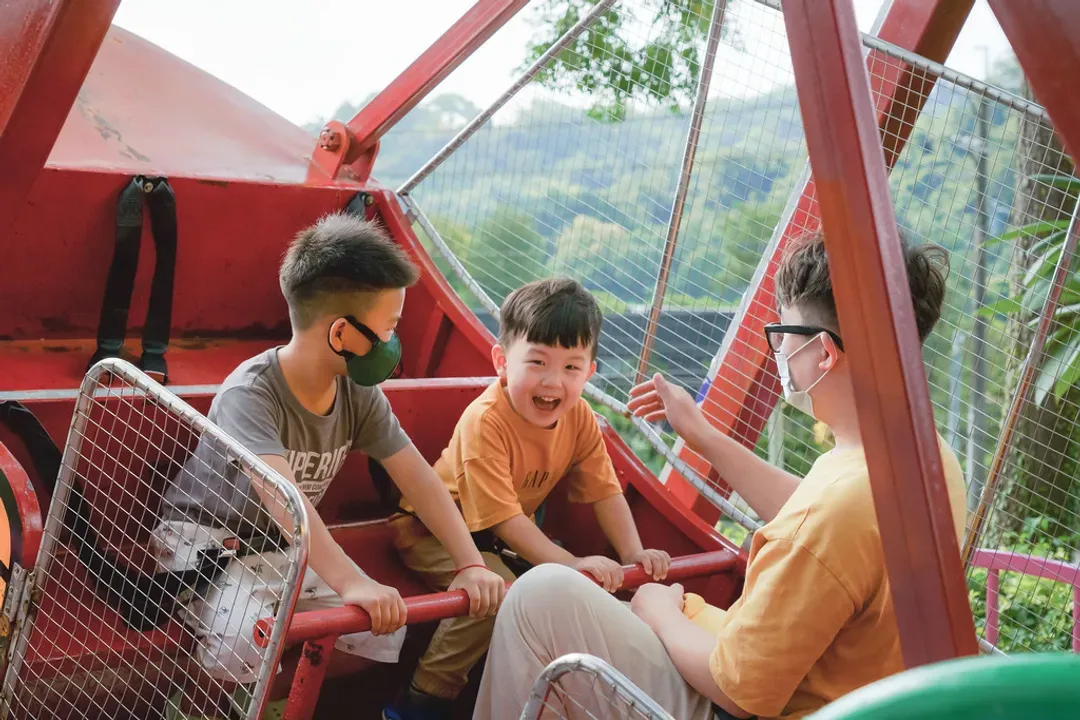 迷你海盜船，大人小孩都能一同乘坐
