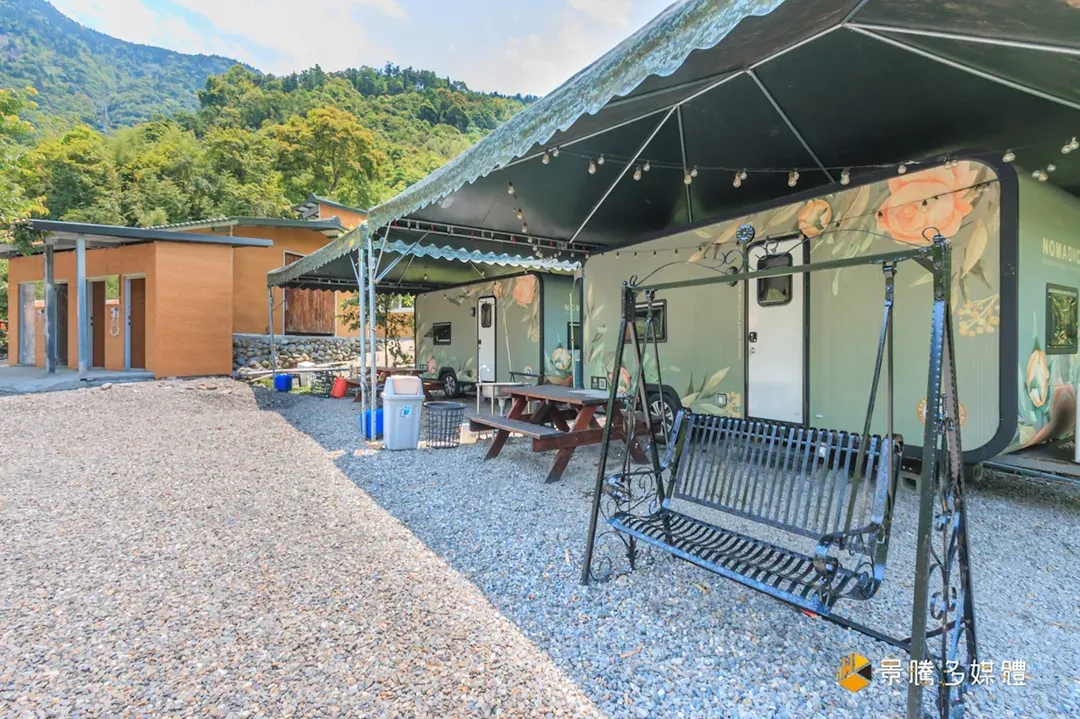 Tai  Ping  Shan  Camper  Van-4