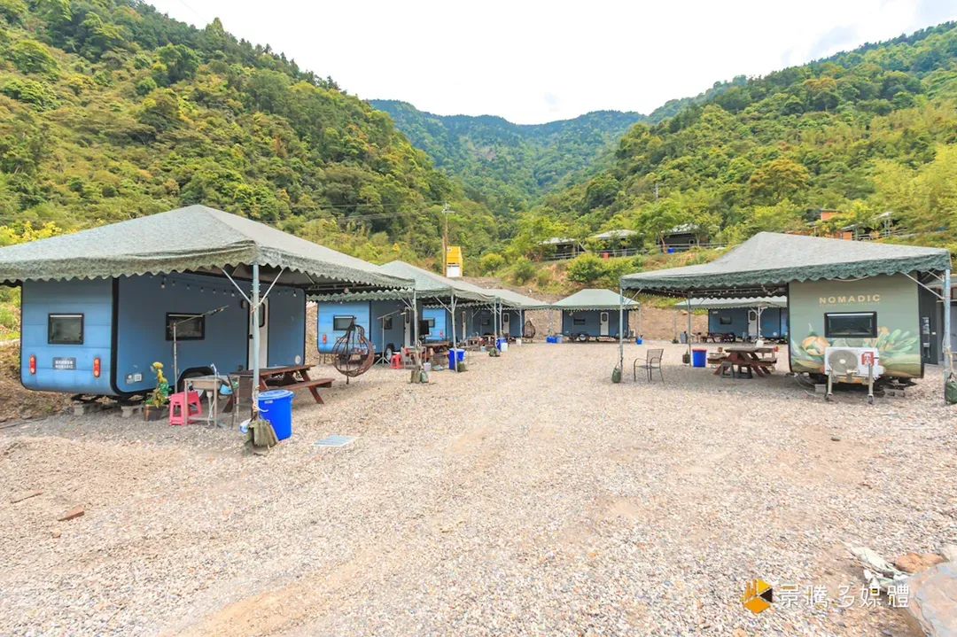 Tai  Ping  Shan  Camper  Van