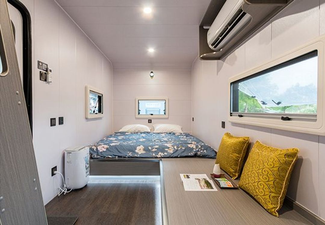Tai  Ping  Shan  Camper  Van