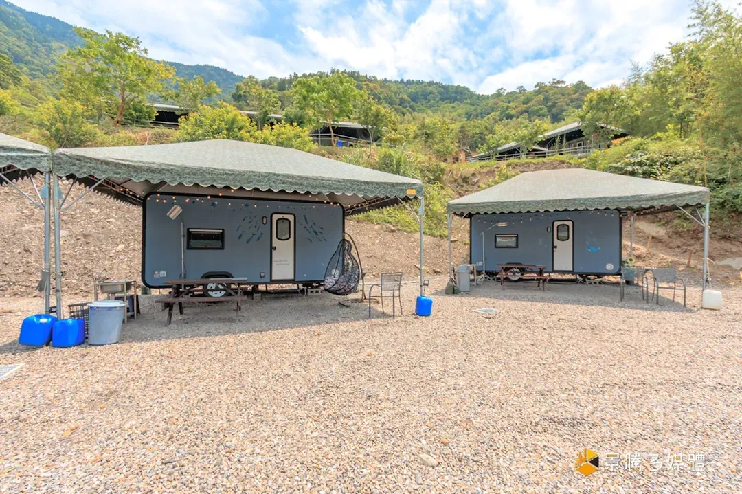 Tai  Ping  Shan  Camper  Van