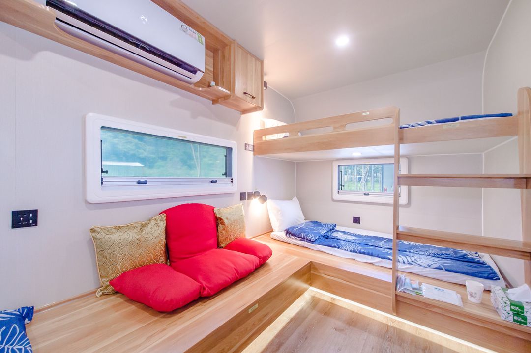 Tai  Ping  Shan  Camper  Van