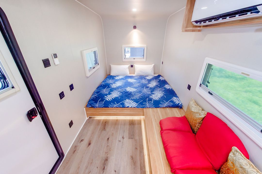 Tai  Ping  Shan  Camper  Van