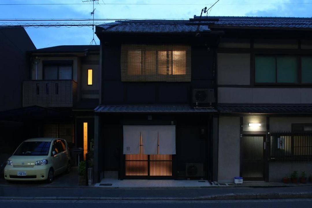 紡 東寺西門前