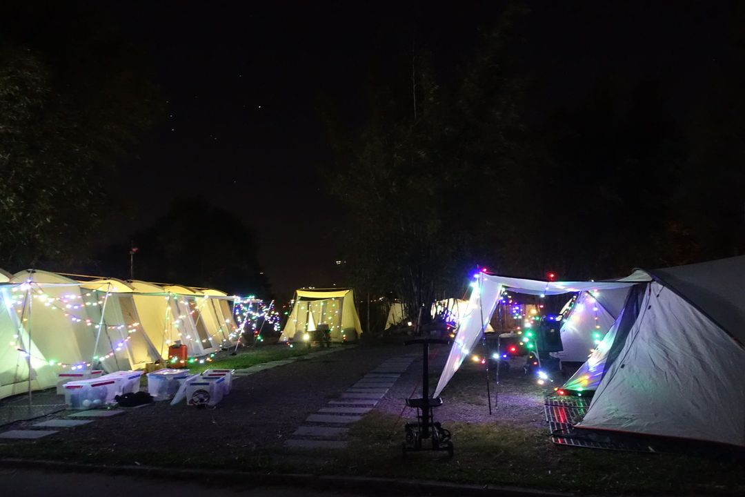 東營地，春帳群