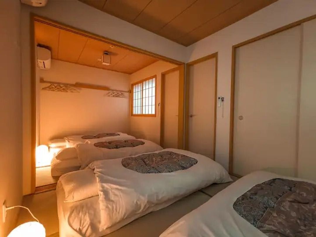 宿家 烏丸院｜最多6人/2室1廳/2衛1浴/附設小庭院/三之輪站步行5分