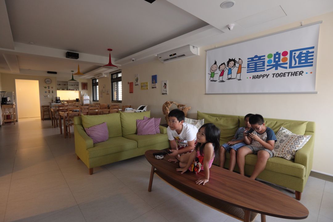 Tong Lehui theme paternity bed and breakfast