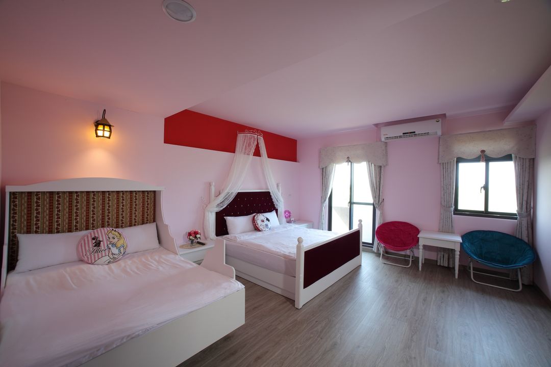 Tong Lehui theme paternity bed and breakfast