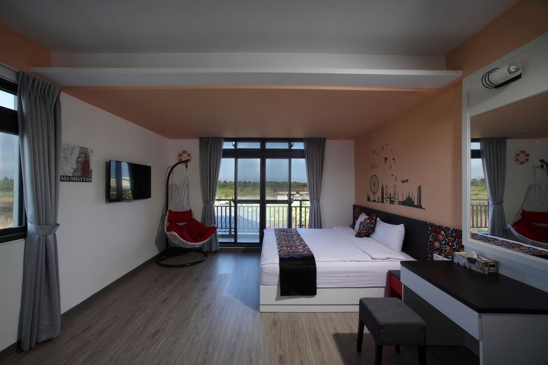 Tong Lehui theme paternity bed and breakfast