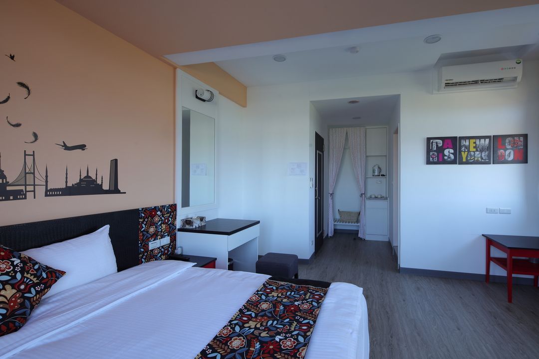 Tong Lehui theme paternity bed and breakfast