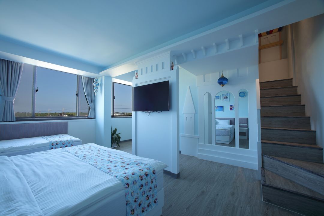 Tong Lehui theme paternity bed and breakfast