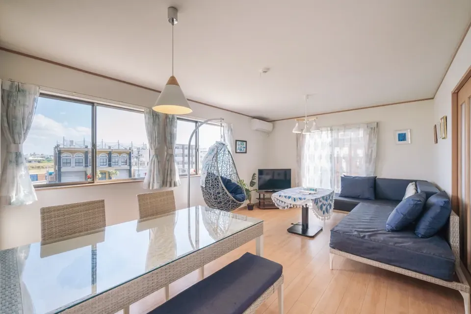 沖繩住宿附車位 ARENA HOTEL｜4-13人包棟/近沖繩巨蛋/方便至美國村