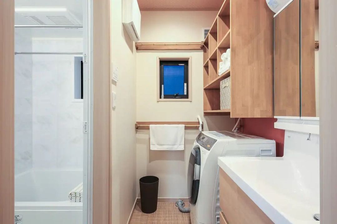 10min walk to Asakusa/2 Bedrooms+Living Room (Loft)/2Toilets+1Bathroom/42㎡, Max 5pax/Entire house