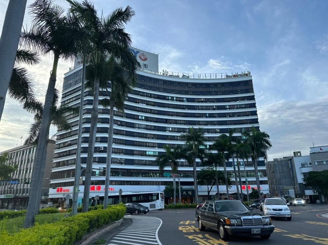 鐵道大飯店｜緊鄰台南火車站