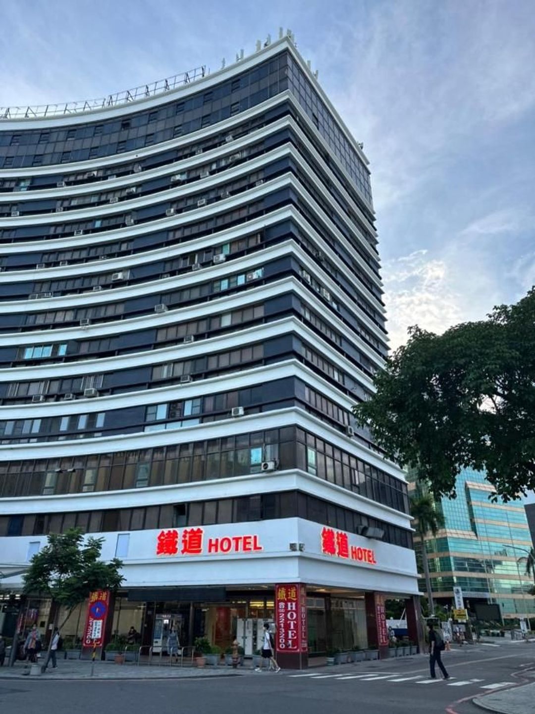 鐵道大飯店｜緊鄰台南火車站