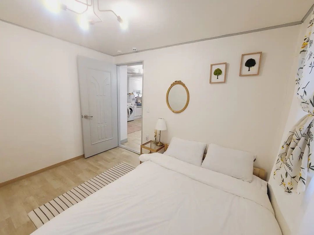 The second room - Queen's bed