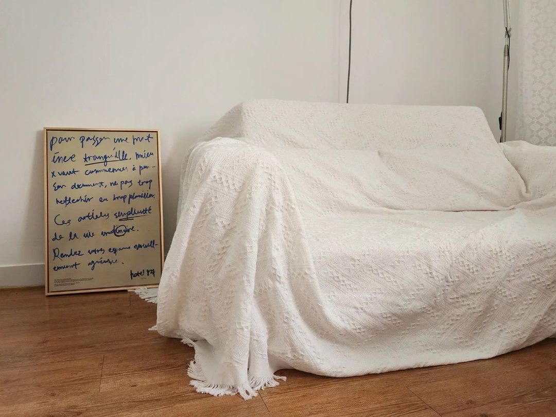 沙發床 通常是一張沙發，展開後就是一張可以容納兩個人的床/쇼파베드 평소에는 쇼파이며 펼치면 2인이 사용가능한 베드로 변합니다.