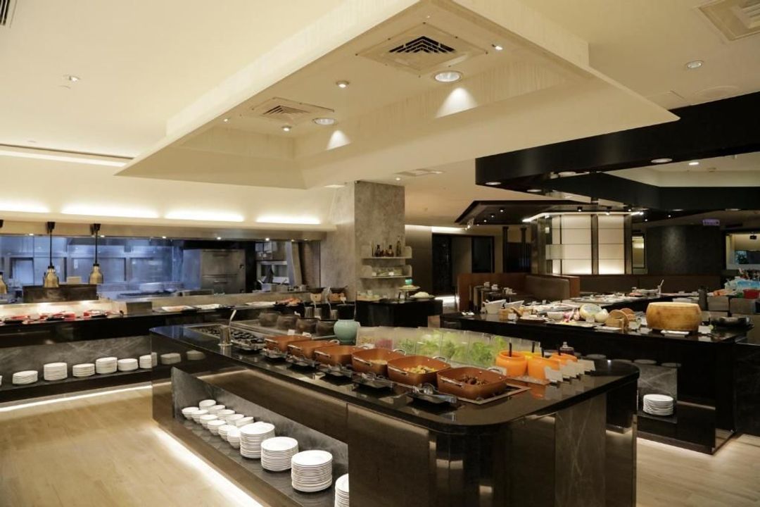 台糖長榮酒店 台南｜緊鄰大東夜市、設有泳池/自助式早餐-4