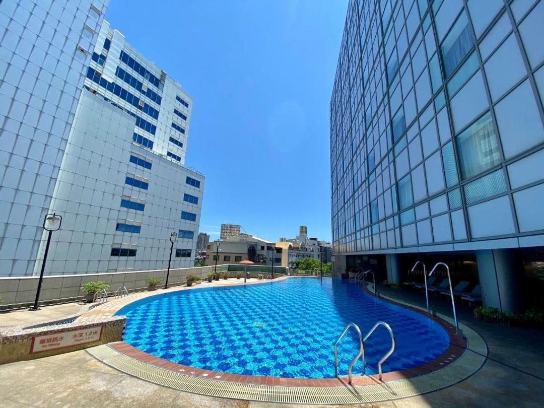 台糖長榮酒店 台南｜緊鄰大東夜市、設有泳池/自助式早餐-1