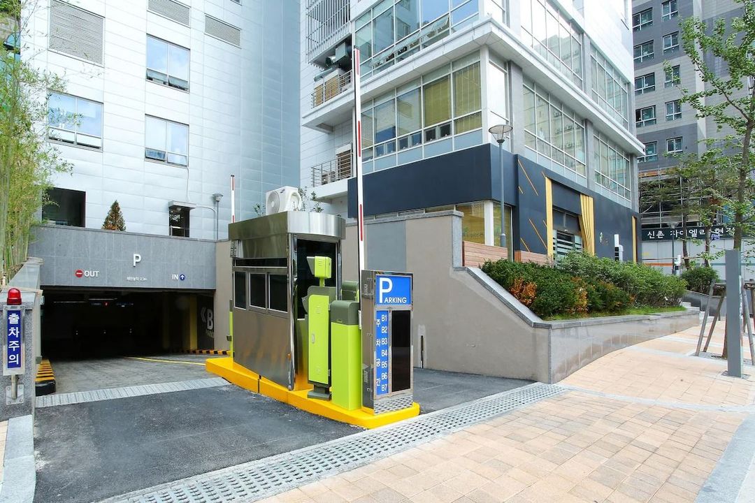 Ever8 公寓式酒店｜5分鐘到梨大站 近新村 弘大商圈