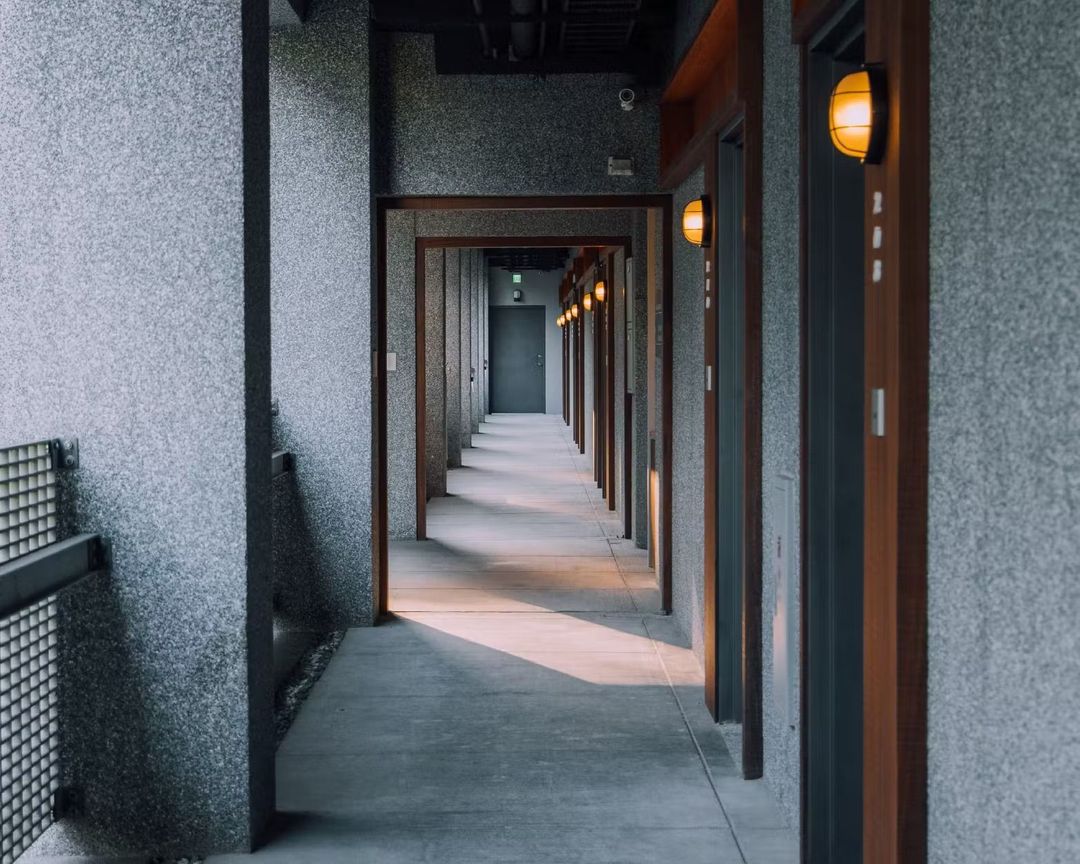 HOTEL BEGINS