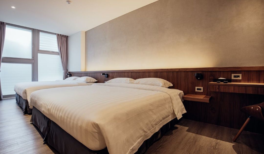 HOTEL BEGINS