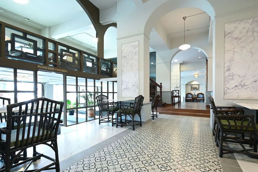 军甲盛斯利荣饭店 The Krungkasem Srikrung Hotel (SHA Extra Plus)