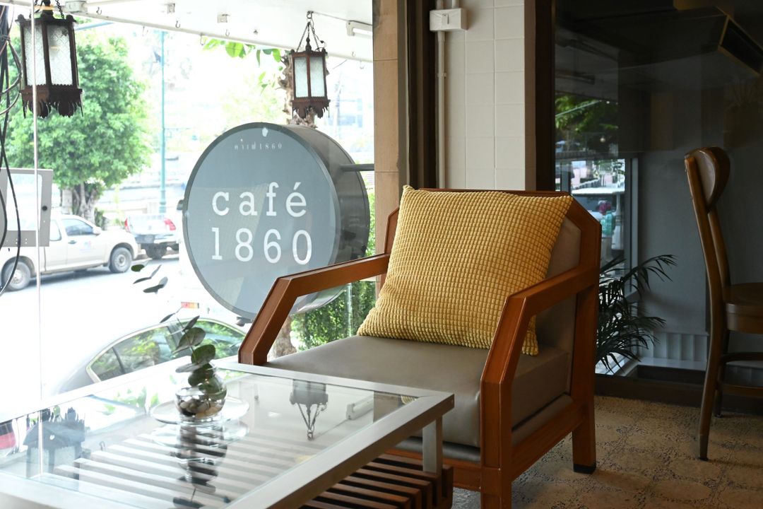军甲盛斯利荣饭店 The Krungkasem Srikrung Hotel (SHA Extra Plus)