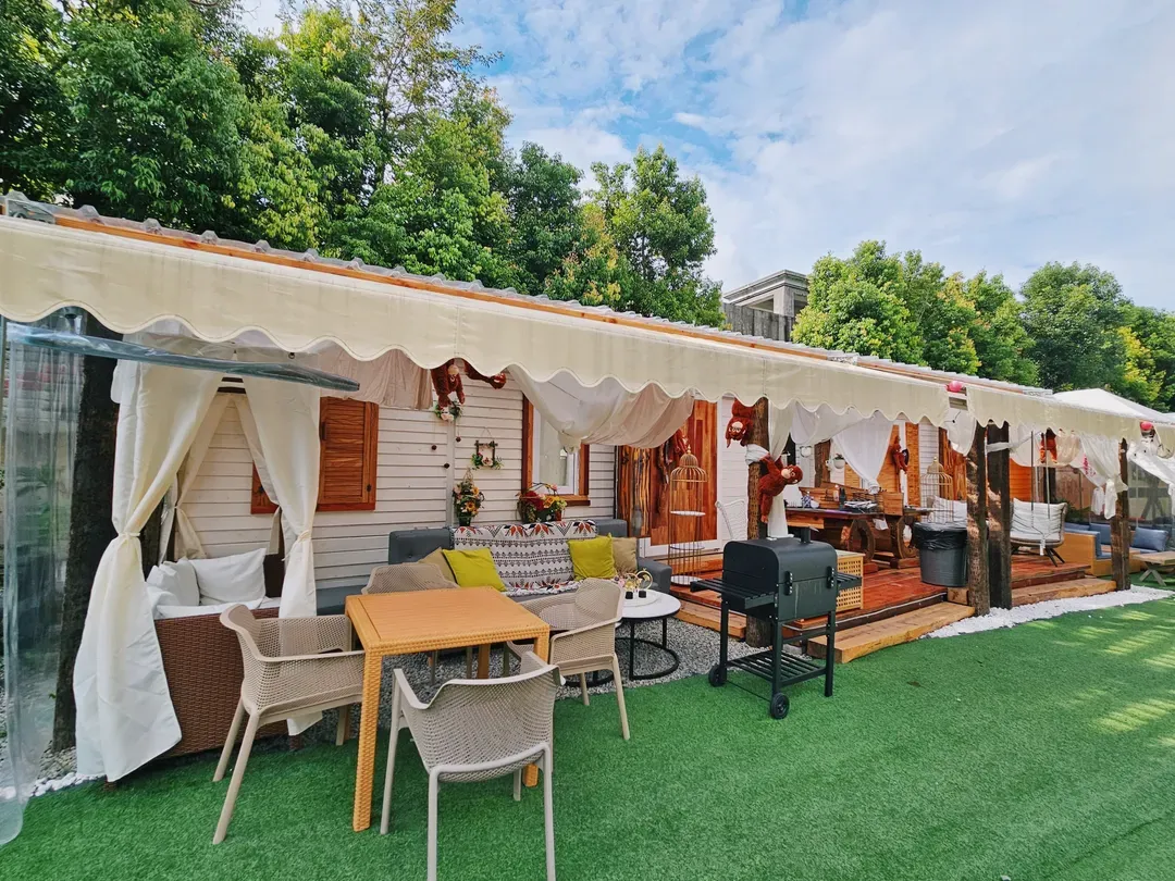 苗栗縣-川夏野奢露營區丨獨家7折起!一泊二食神殿帳、豪華露營車