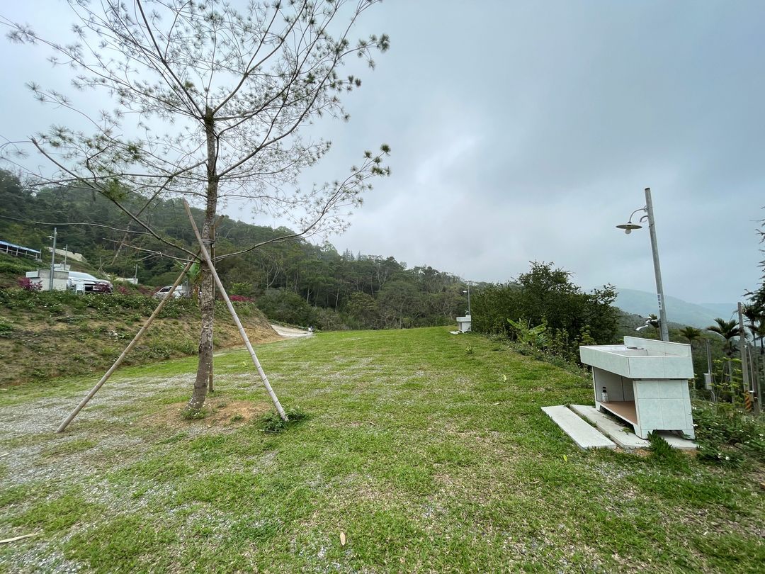 廿十八路露營區｜高海拔雲海秘境！超大草皮、觀星看日出首選