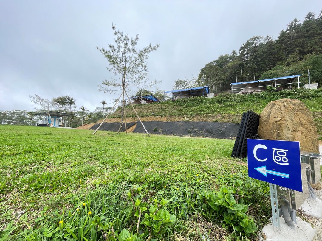 廿十八路露營區｜高海拔雲海秘境！超大草皮、觀星看日出首選