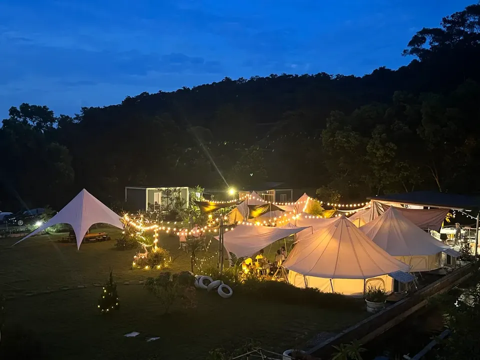 宜蘭露營,Leshan樂山環茶｜懶人露營附冷氣、星空電影、2-14人民宿包區、營火派對-【懶人露營】四人神殿帳-6