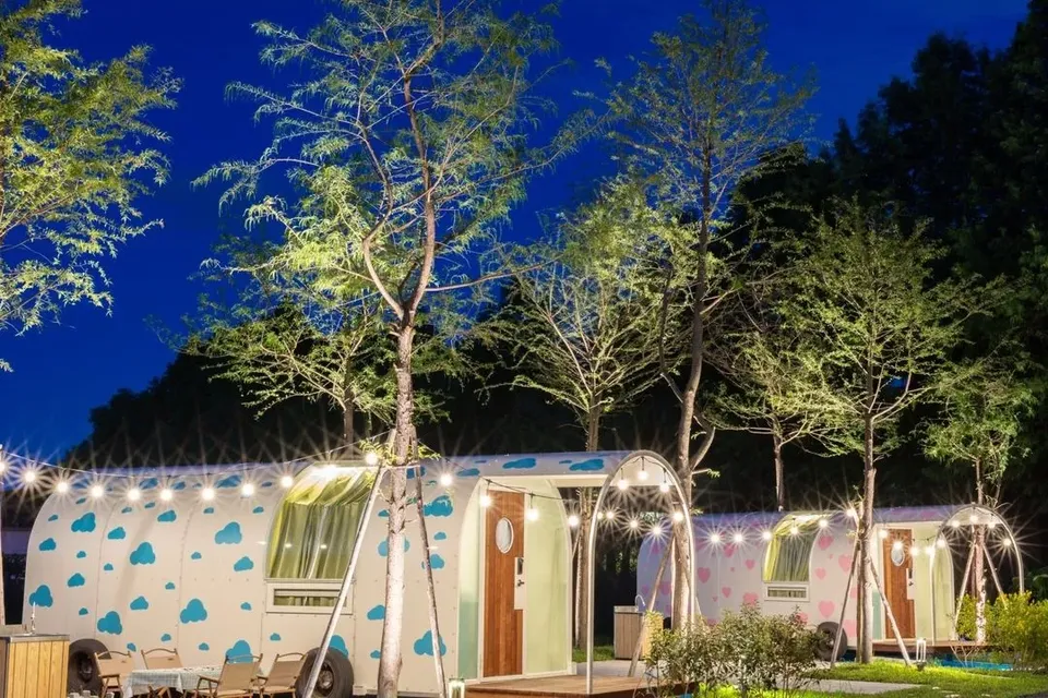 宜蘭露營,曼漫落羽松奶凍車莊園｜獨家85折起！獨家奶凍露營車、寵物友善