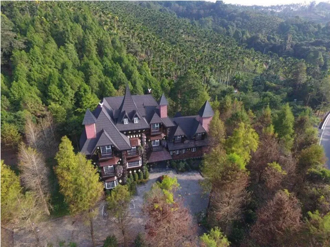 Senboard Manor