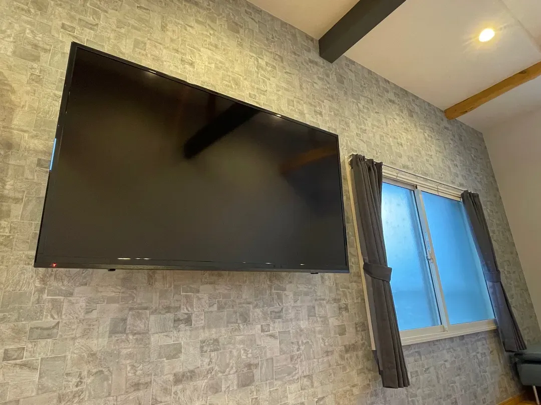 壁掛けテレビ