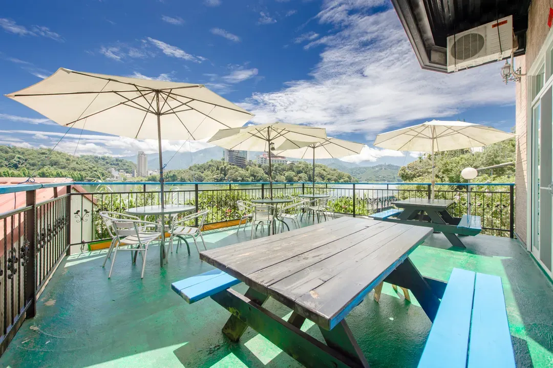 Bishui Shanju Lakeside B&B