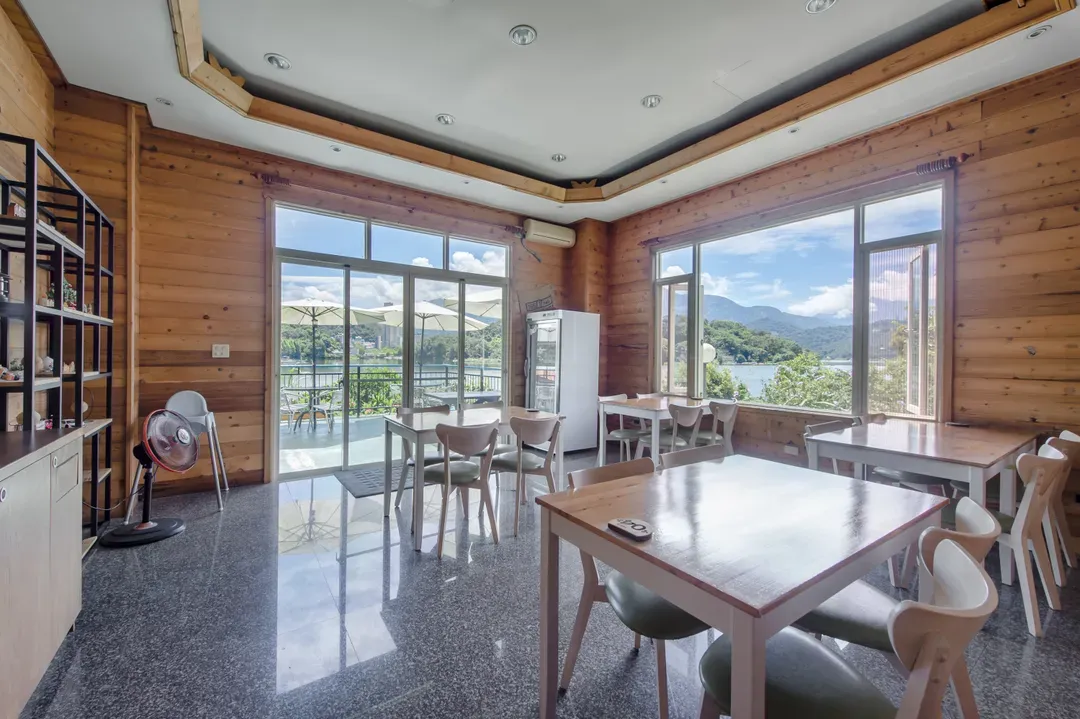Bishui Shanju Lakeside B&B