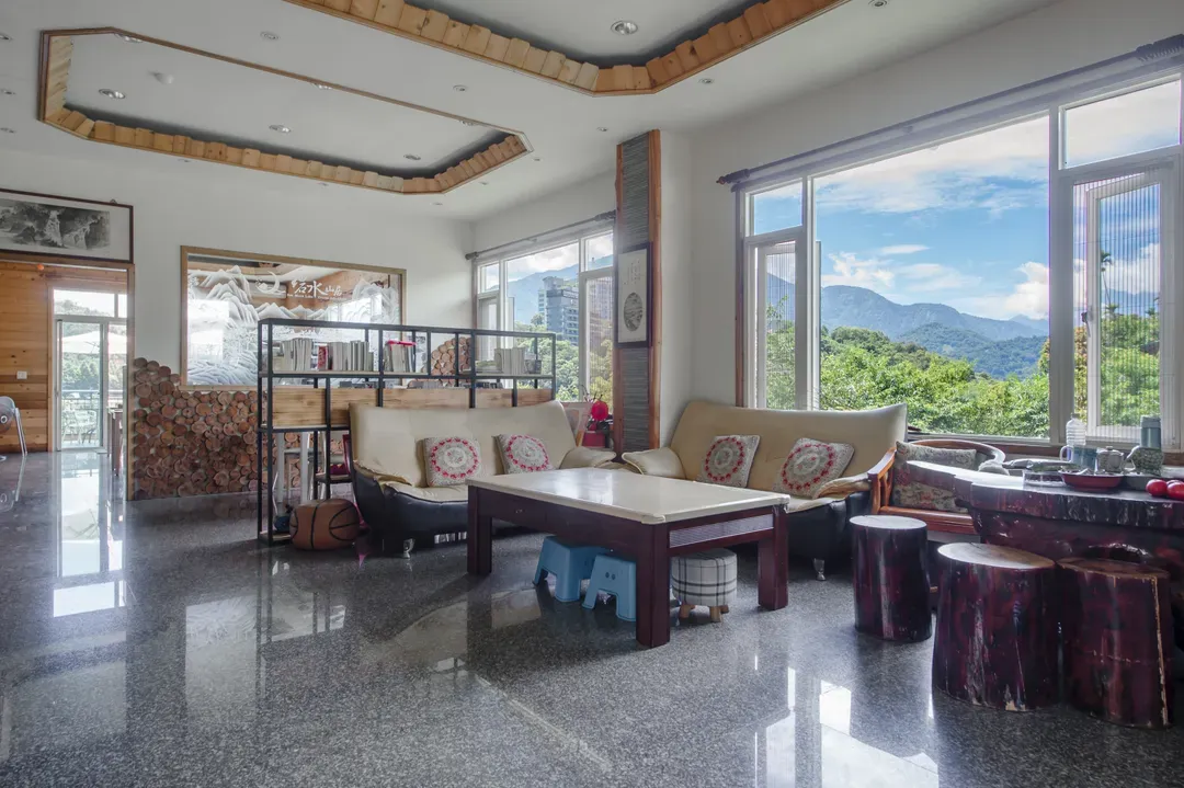 Bishui Shanju Lakeside B&B