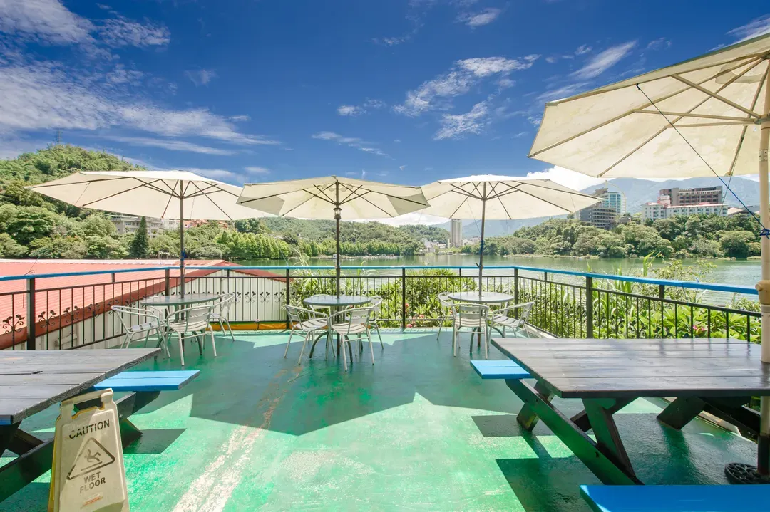 Bishui Shanju Lakeside B&B