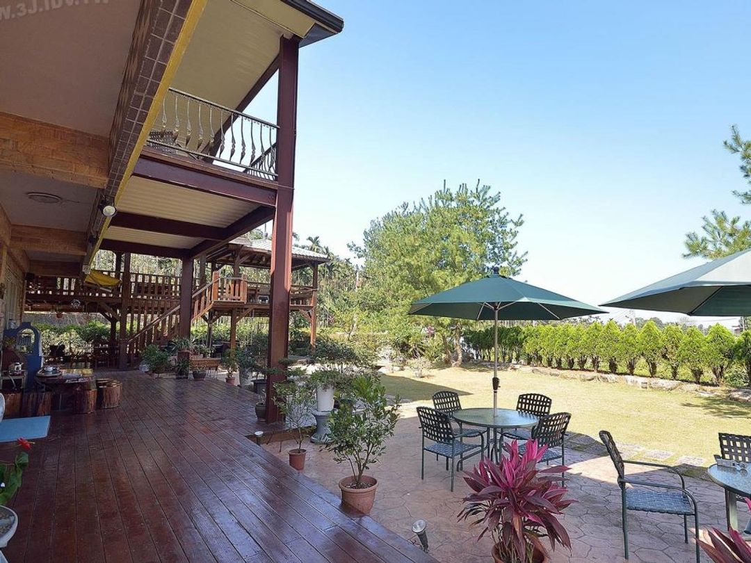 Xitou Peach Blossom House Bed and Breakfast