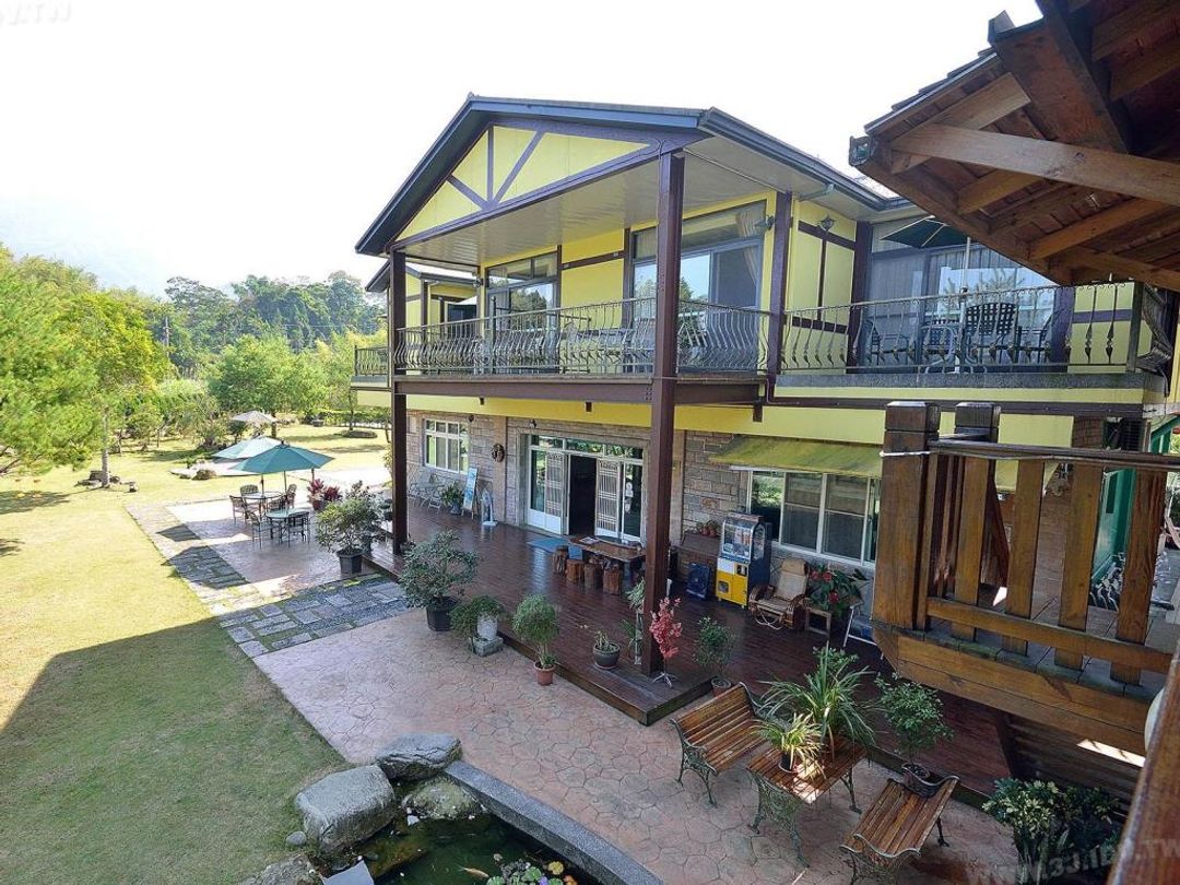 Xitou Peach Blossom House Bed and Breakfast
