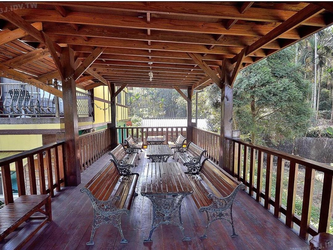 Xitou Peach Blossom House Bed and Breakfast