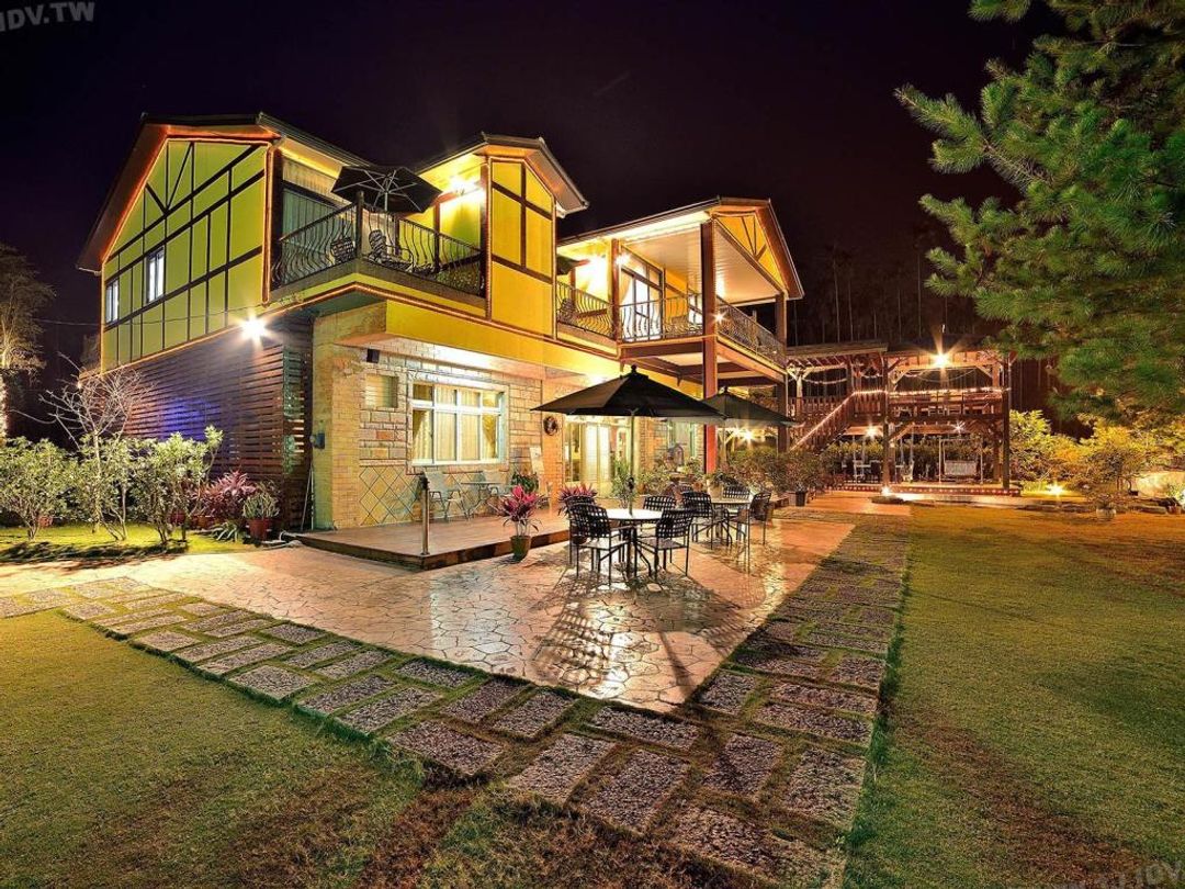 Xitou Peach Blossom House Bed and Breakfast