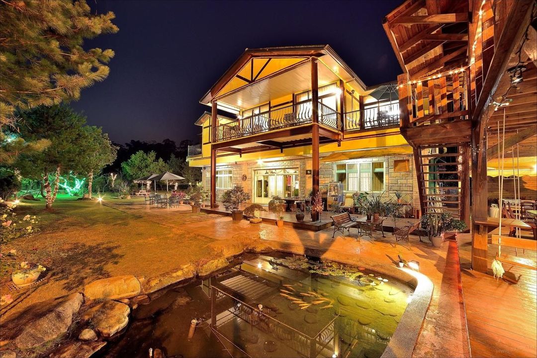 Xitou Peach Blossom House Bed and Breakfast