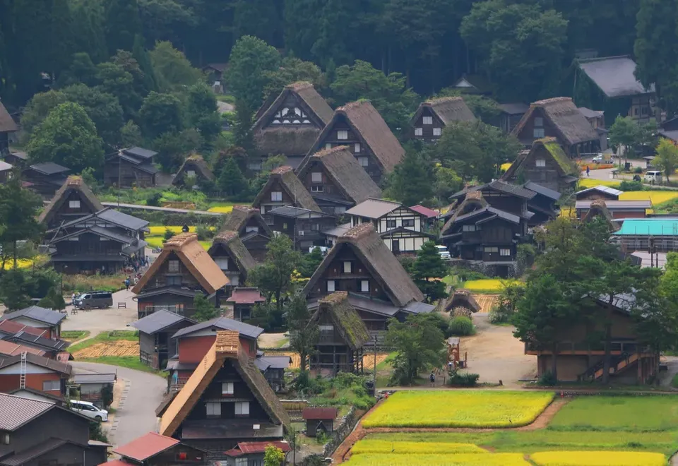 【岐阜一日遊】世界遺產飛驒高山+秘境白川鄉合掌村巴士一日遊|名古屋出發 、領隊陪同、保證可進入合掌村展望台-5