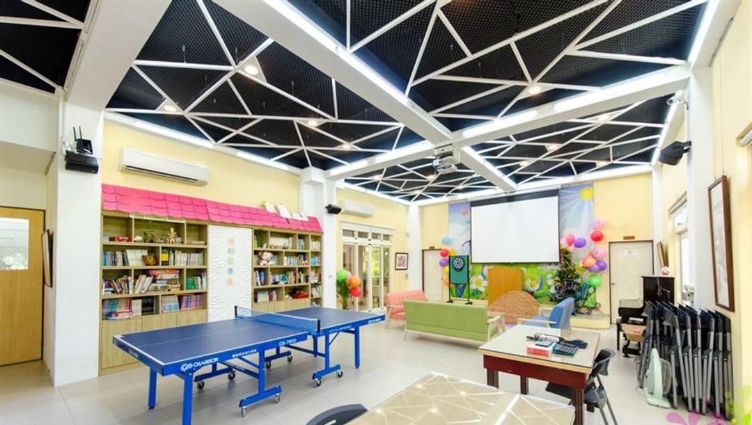 提供兒童益智玩具、SWITCH遊樂器、電子飛鏢、麻將(桌)等設施