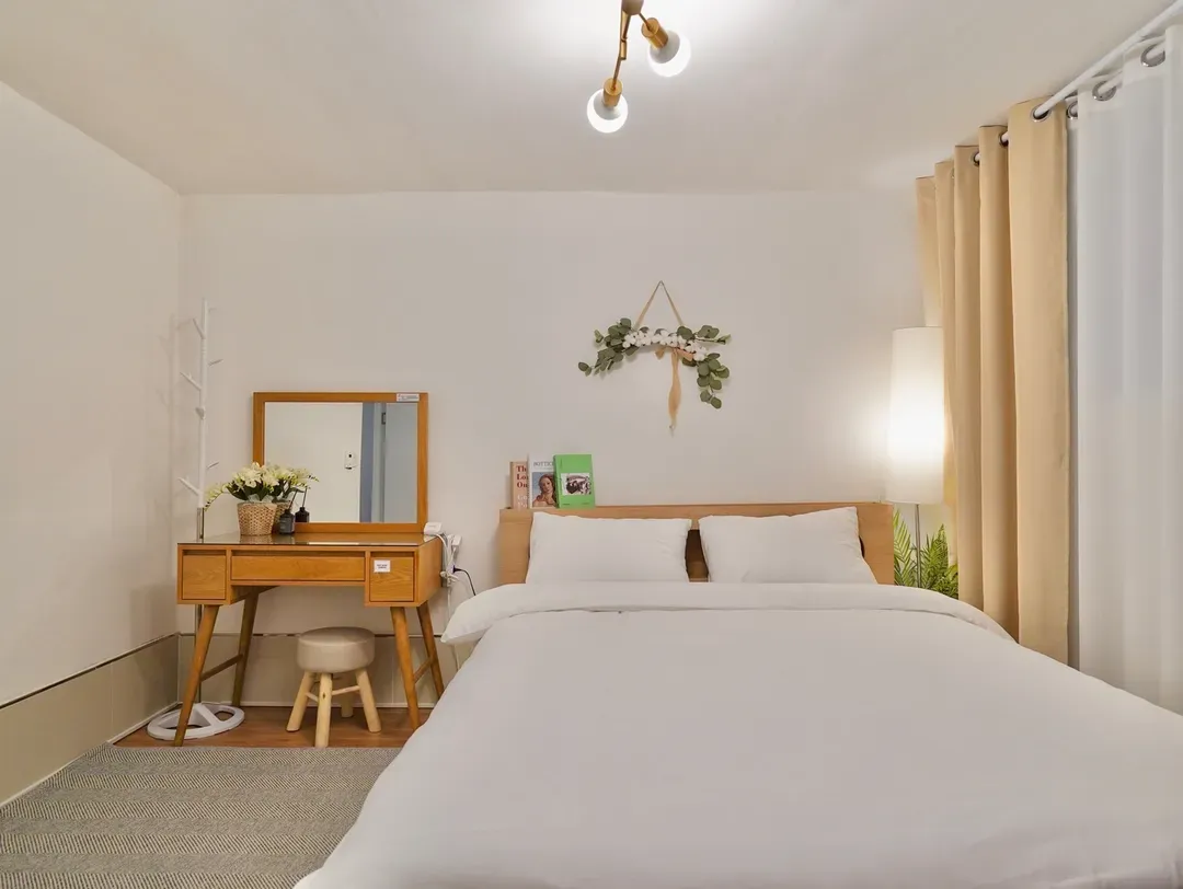 Room1 Qeen Bed