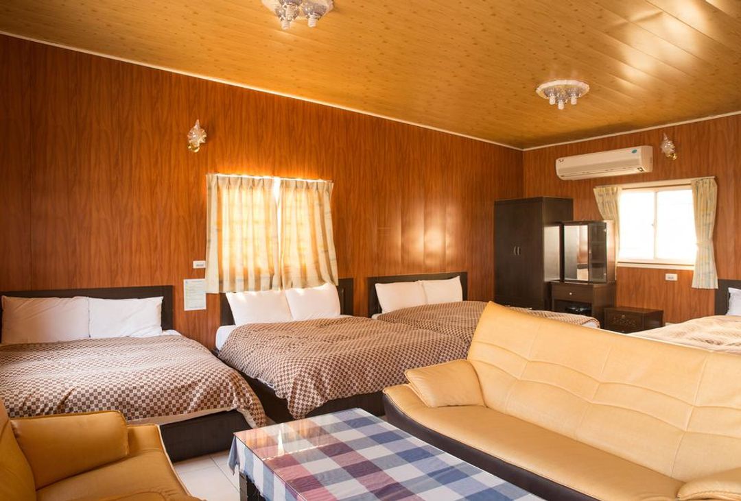 小屋八人房