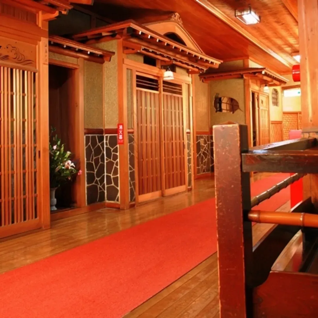 卡米那卡旅館｜有形文化財/高山站徒步3分/三町古建築保存區徒歩7分