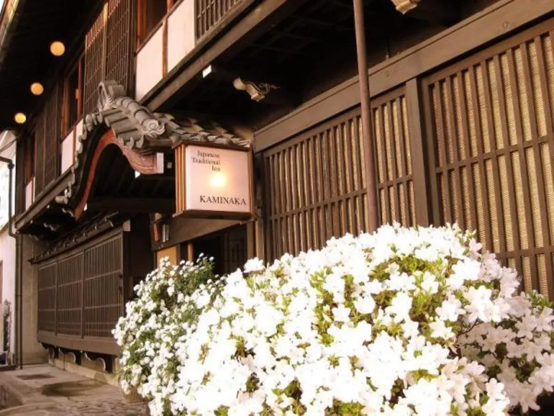 卡米那卡旅館｜有形文化財/高山站徒步3分/三町古建築保存區徒歩7分